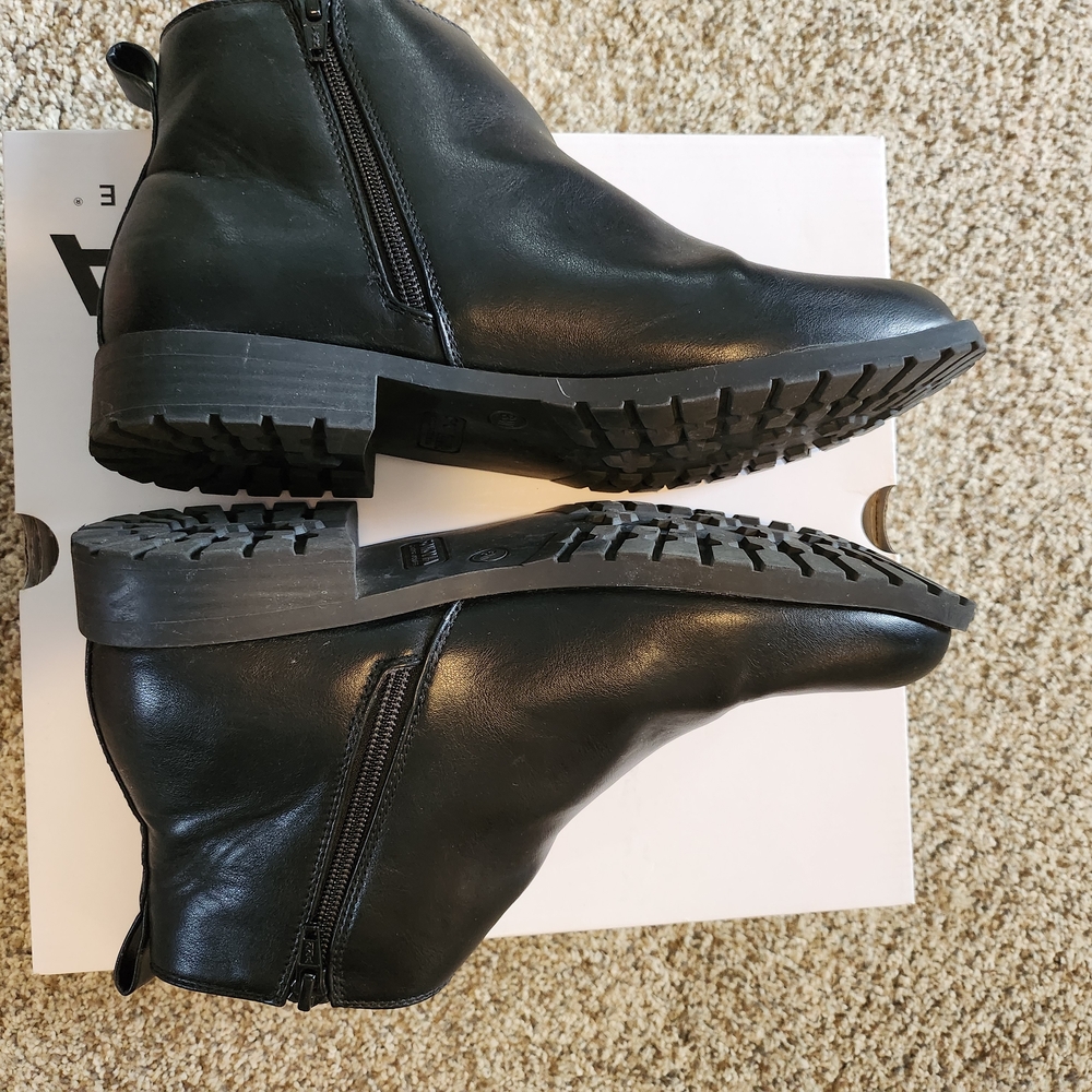 Sonoma Womens Black Boots, Size 8 Wide - Picture 5 of 9